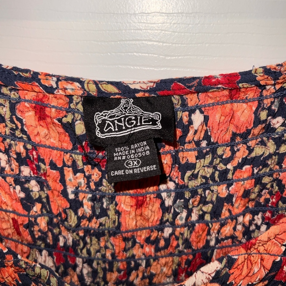 Plus Size Floral Peplum Women's Top - Picture 2 of 3